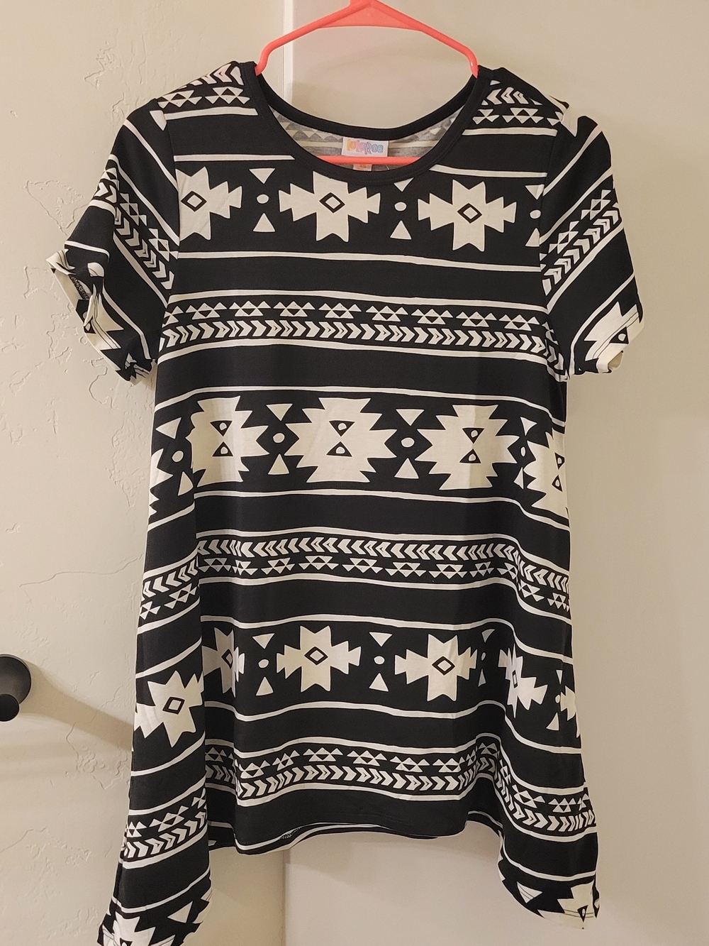 Black & White Geometric Print Tunic Top NWT LuLaroe